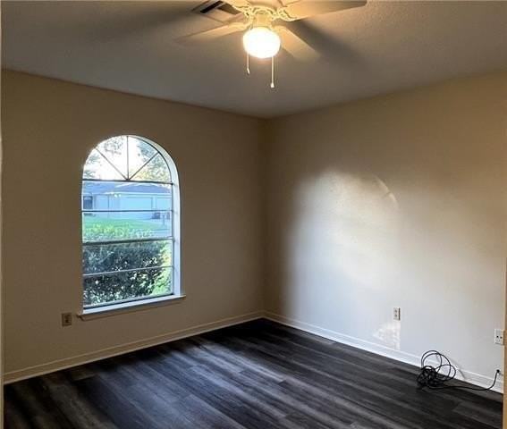 1720 Greenwood Dr - Photo 5 of 9