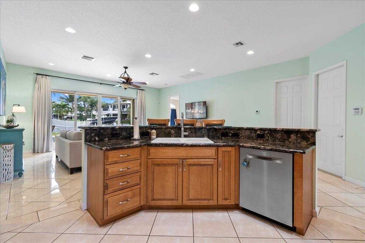 72 Waterway Rd - Photo 7 of 50