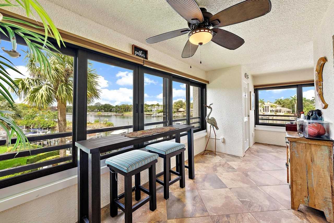 533 Oak Harbour Dr #533 - Photo 3 of 37