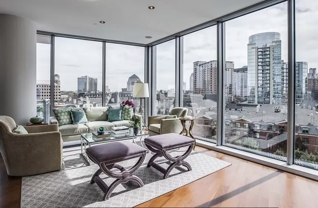 2900 McKinnon Street #22-52