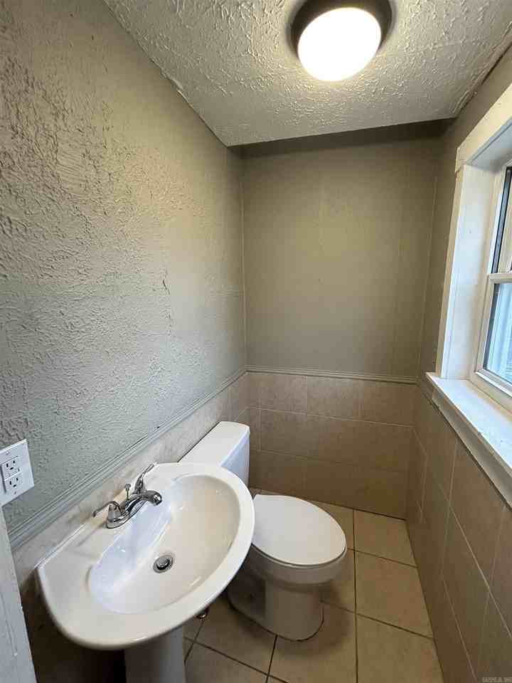 407 Henry St - Photo 6 of 9