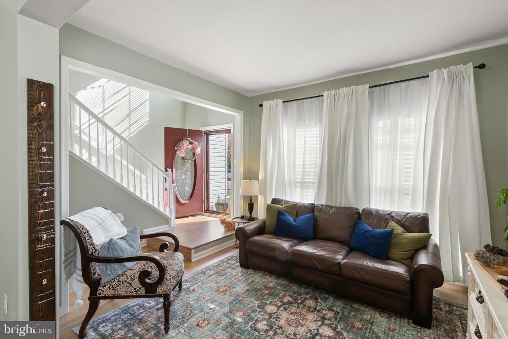 6 Beau Ridge Dr - Photo 3 of 50