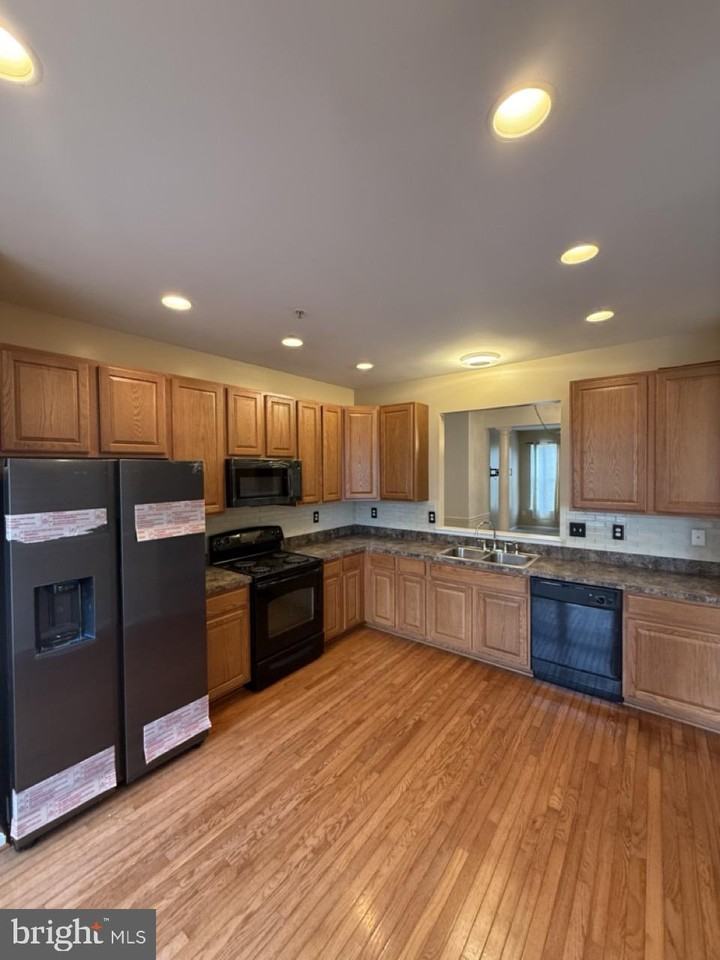 3741 Bedford Dr - Photo 3 of 30