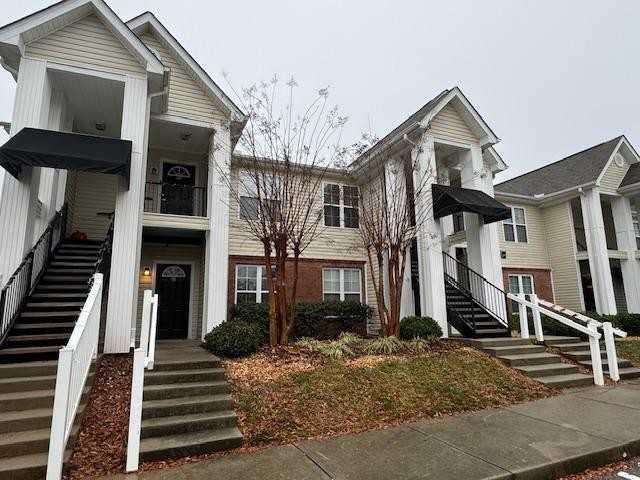 2400 Huntscroft Ln - Photo 2 of 22