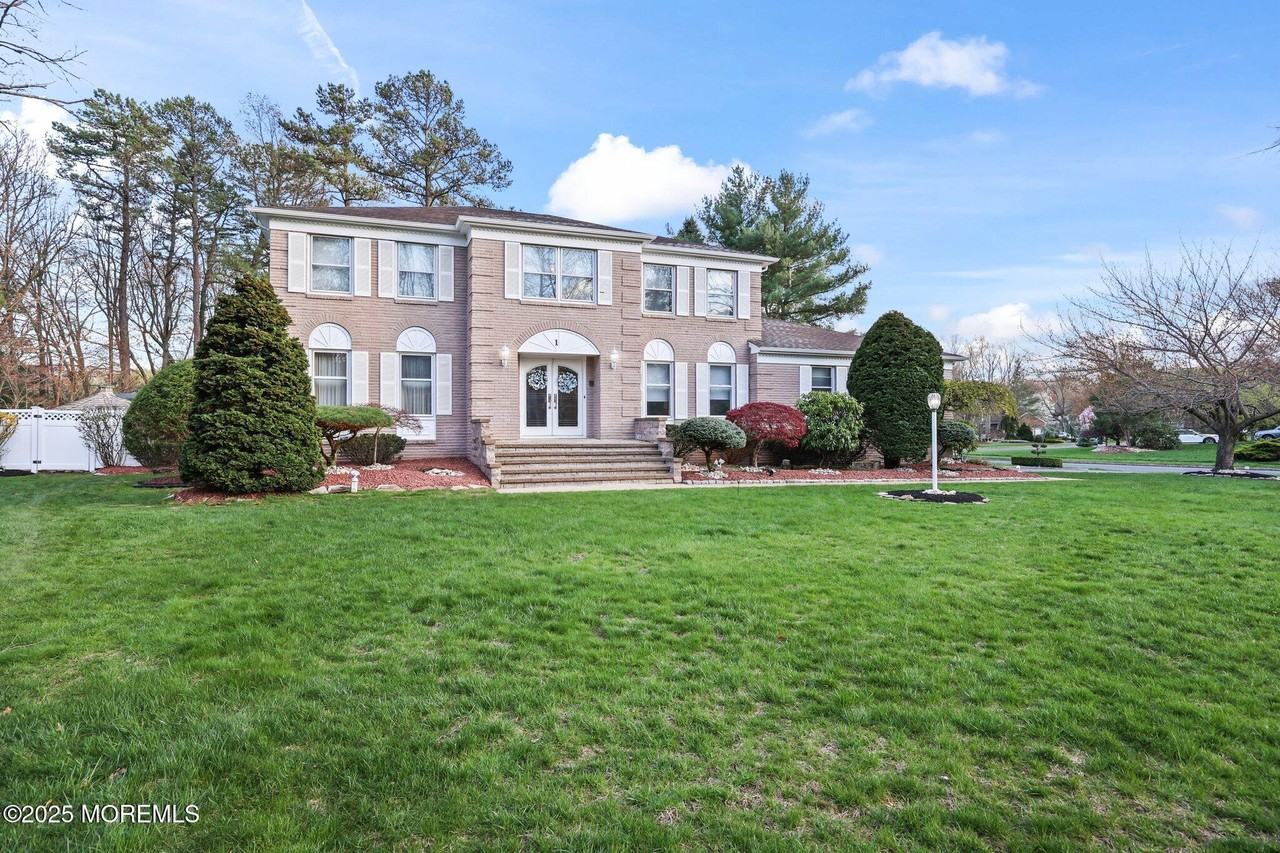 1 Montreal Woods Ct - Photo 4 of 48