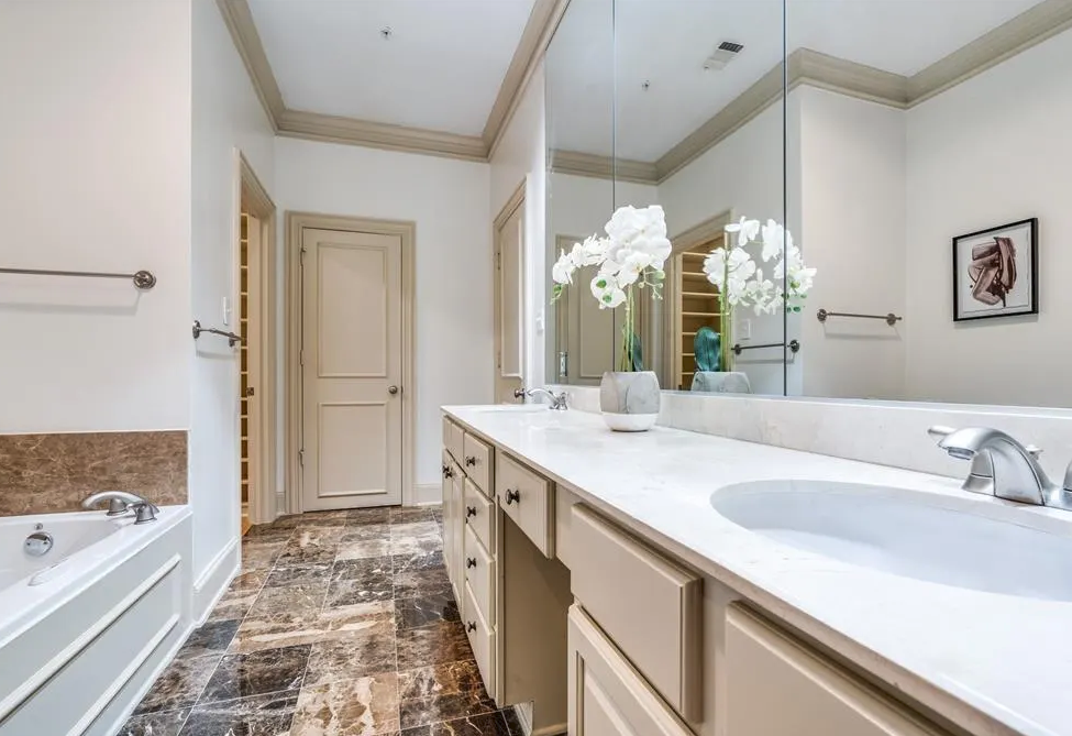 2848 Woodside Street #39917 - Photo 3 of 11