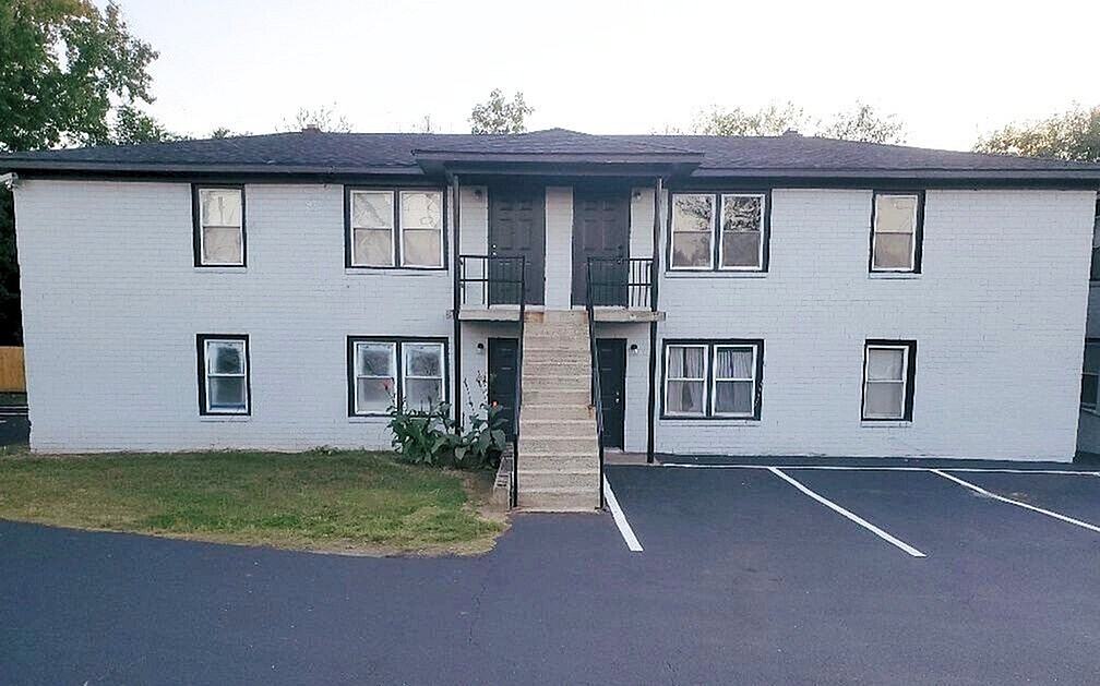 Hampton Avenue Apartments - Photo 3 of 11