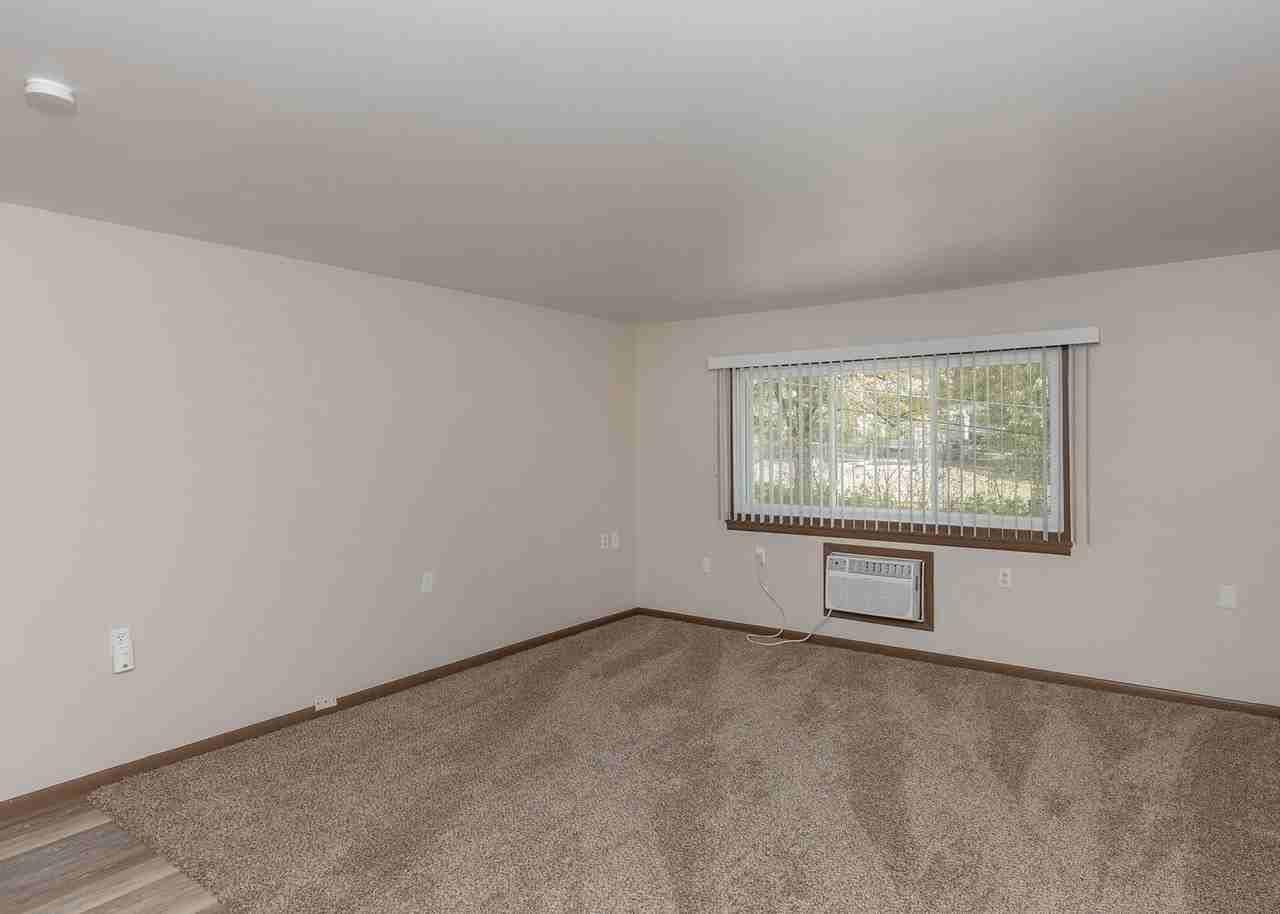 Candlelight Court Apartments - Photo 4 of 28