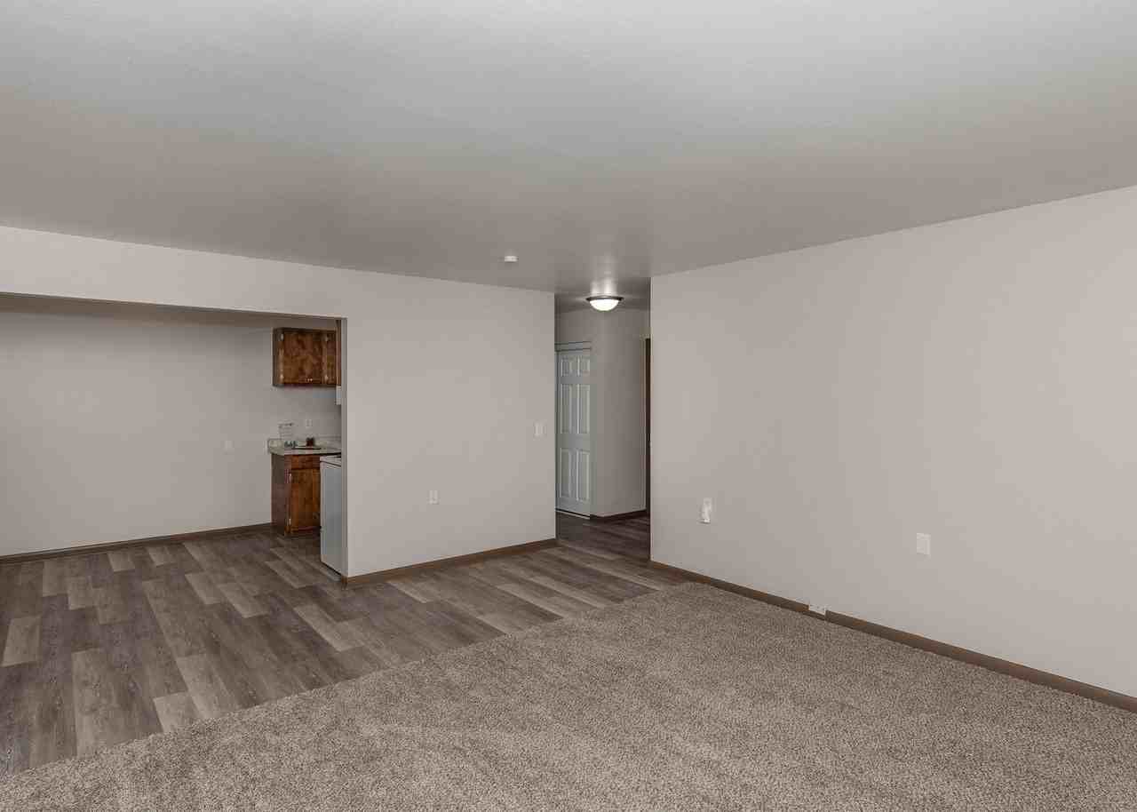 Candlelight Court Apartments - Photo 5 of 28