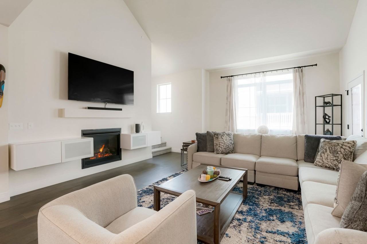 1831 South Dunkirk Street - Photo 2 of 23