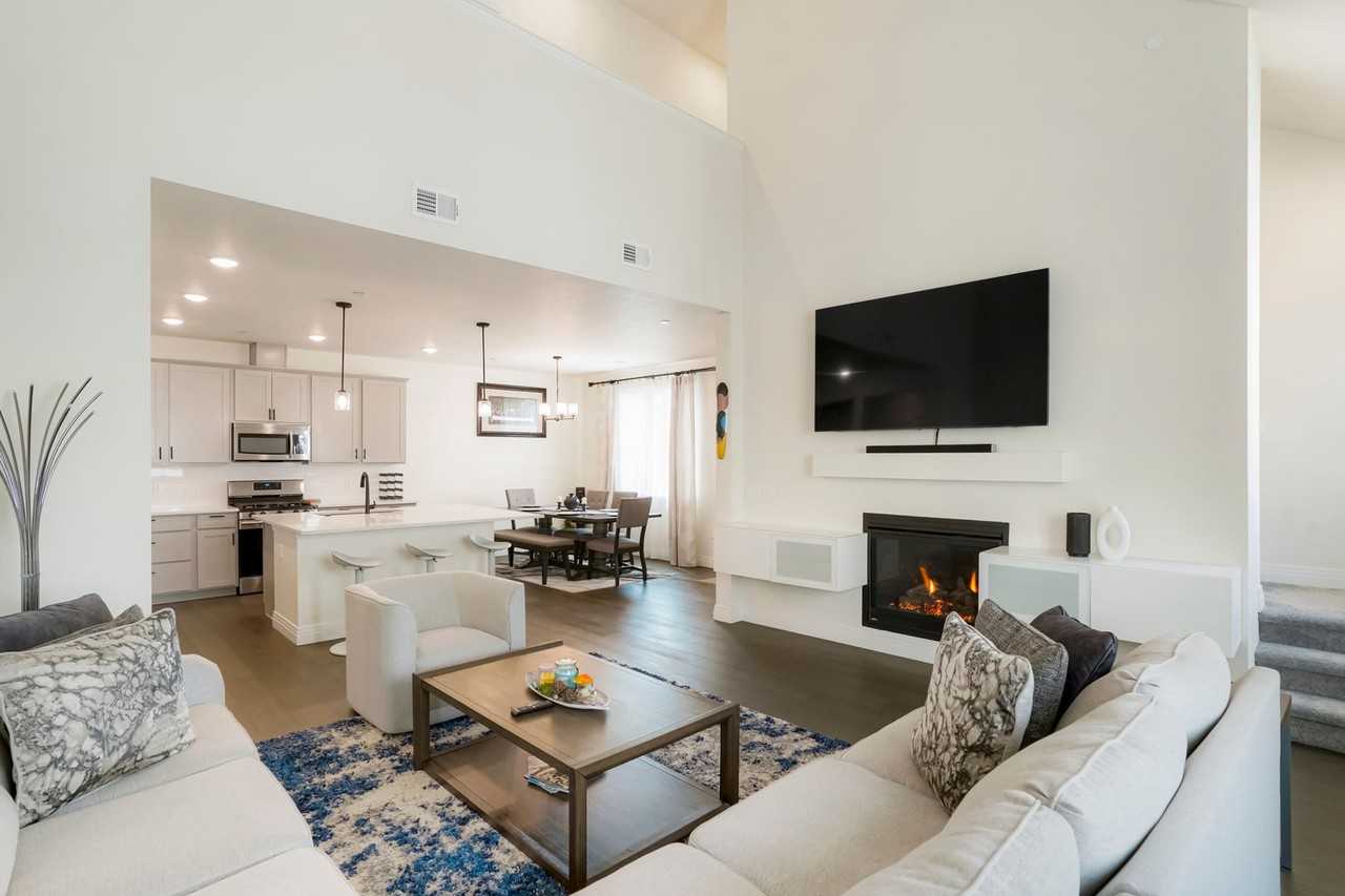 1831 South Dunkirk Street - Photo 4 of 23