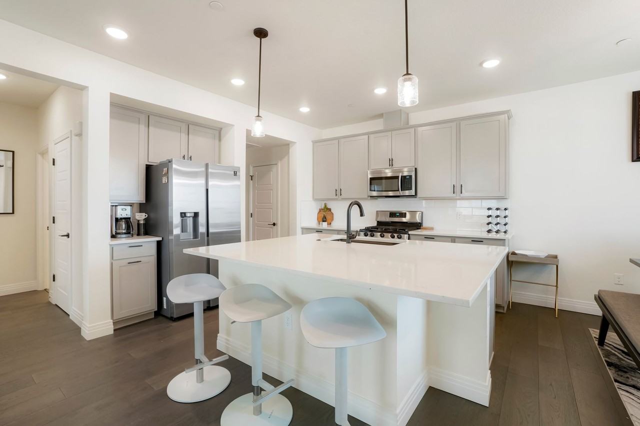 1831 South Dunkirk Street - Photo 5 of 23