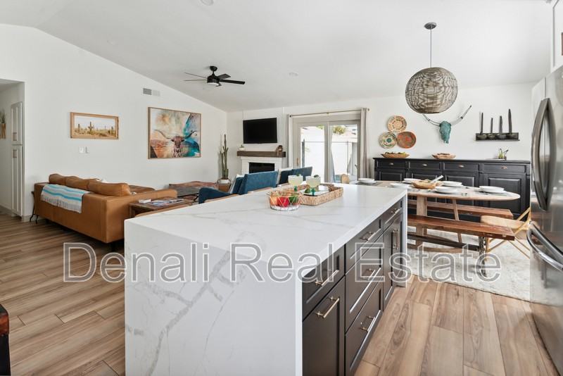 15641 North 63rd Street - Photo 6 of 30