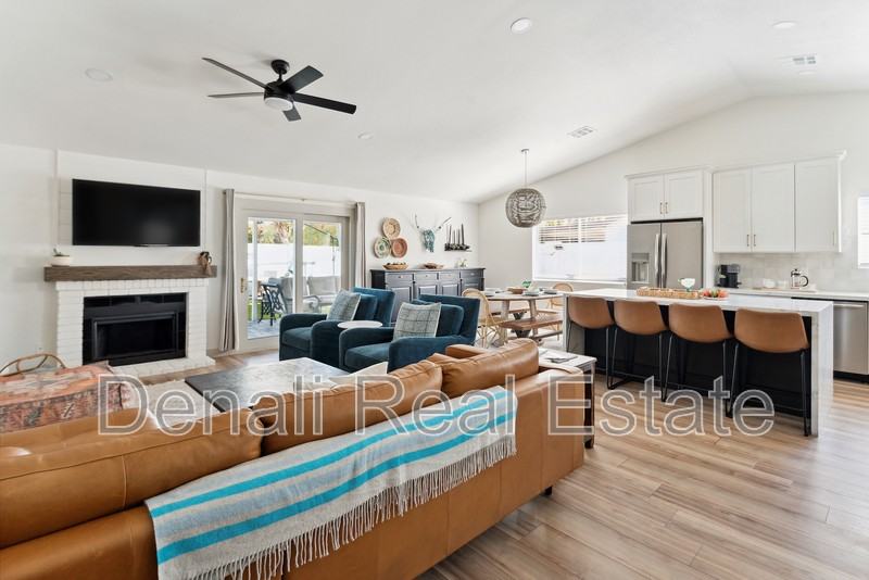 15641 North 63rd Street - Photo 4 of 30