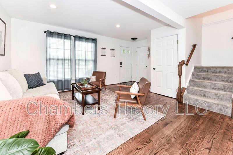 235 Shirley Sq Se - Photo 6 of 44