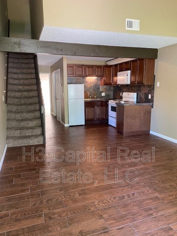 78 Village Ct - Photo 2 of 10