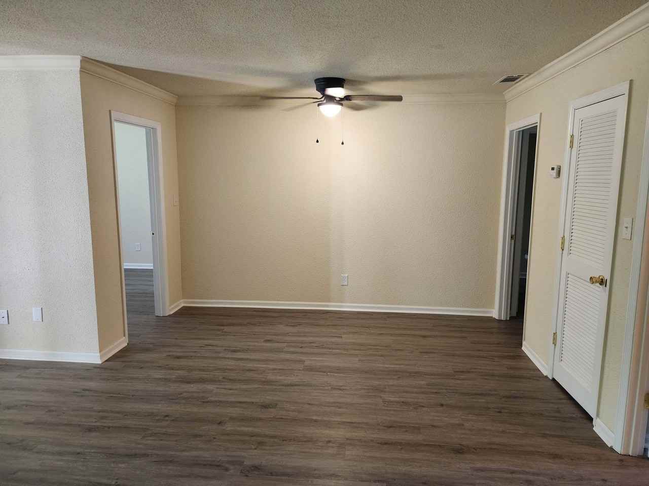 Georgetown Village Apartments - Photo 5 of 36