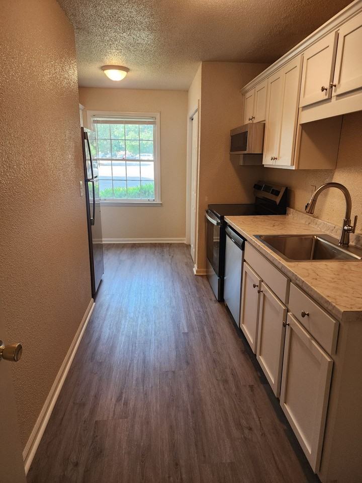 Georgetown Village Apartments - Photo 6 of 36