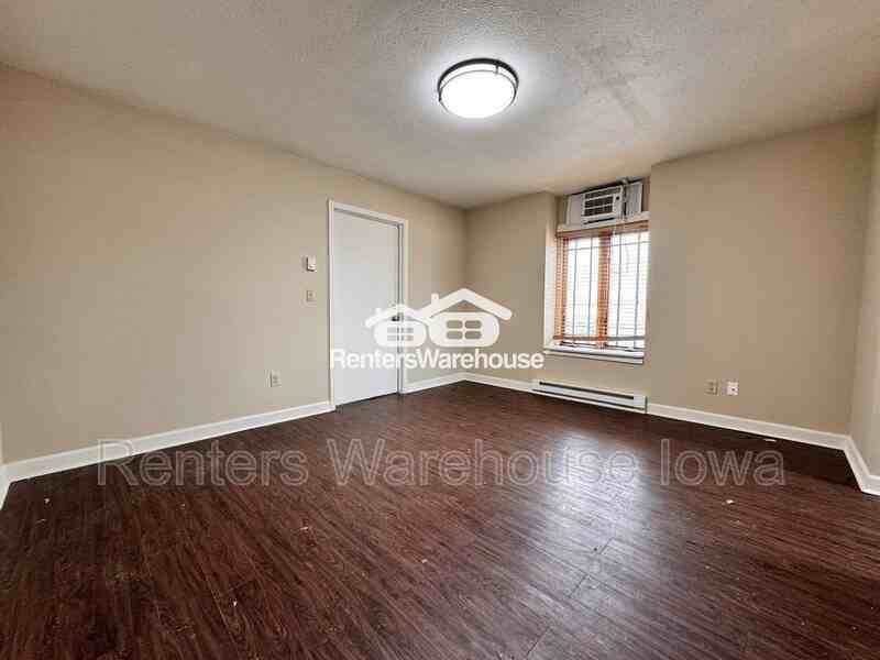 1408 Walnut St #1 - Photo 3 of 10