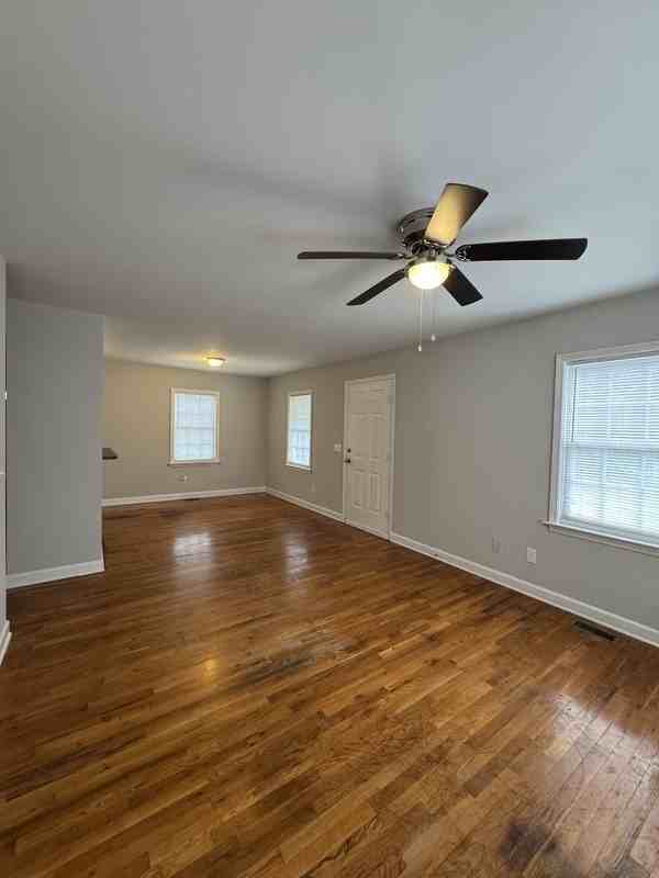 1007 Thomas Ave - Photo 2 of 3