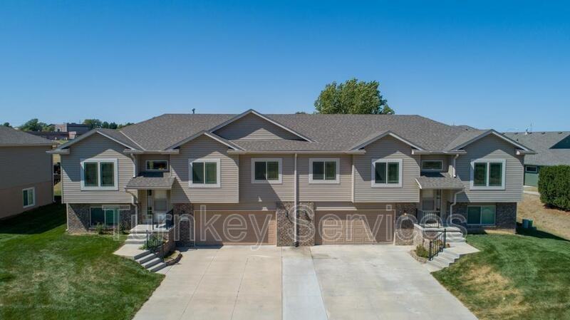 1604 Barrington Pkwy - Photo 3 of 16