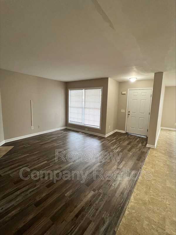 121 Cloverdale St - Photo 2 of 16