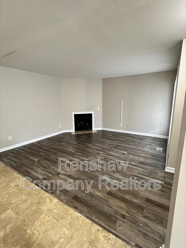 121 Cloverdale St - Photo 3 of 16