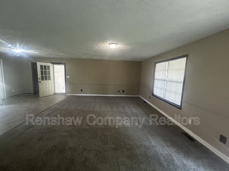 37 Charles Latham Dr - Photo 3 of 16