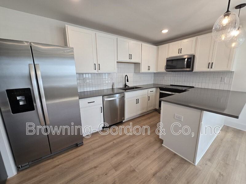 102 Duke St #20 - Photo 2 of 16
