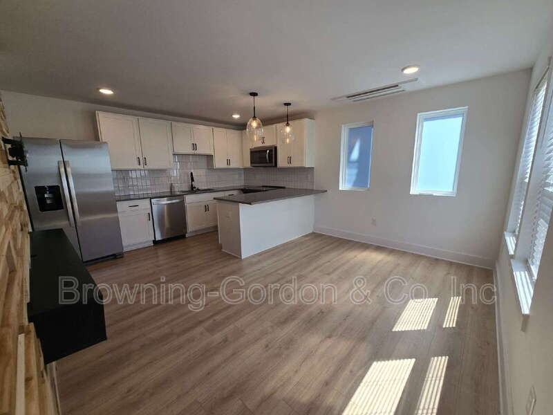 102 Duke St #20 - Photo 4 of 16
