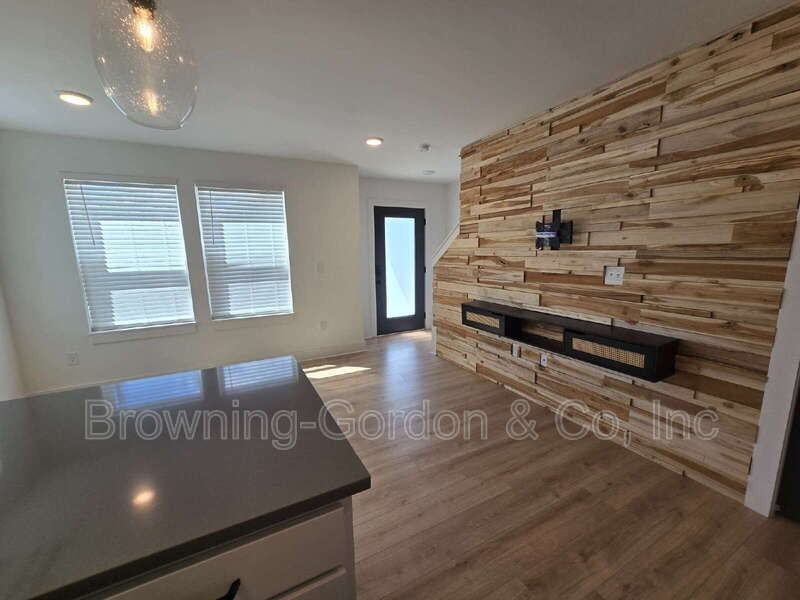 102 Duke St #20 - Photo 5 of 16