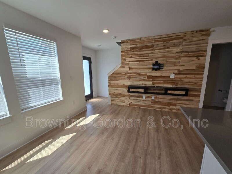 102 Duke St #20 - Photo 6 of 16