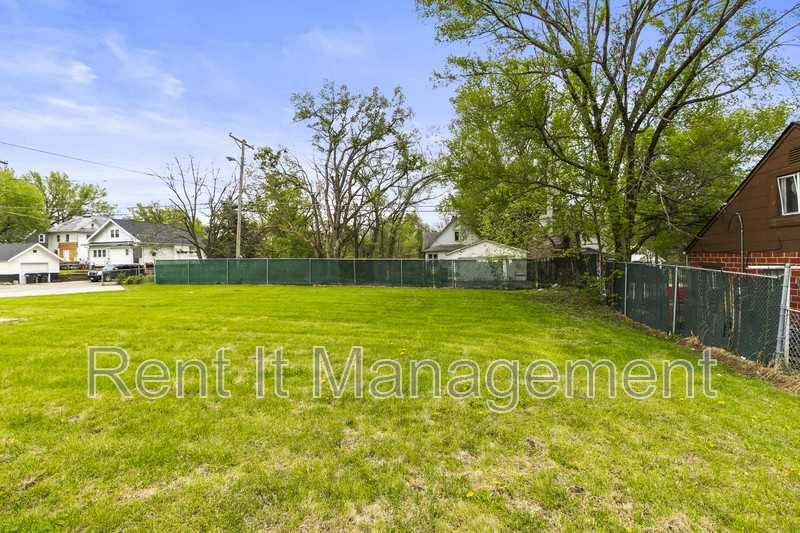 3701 Saratoga St - Photo 5 of 39