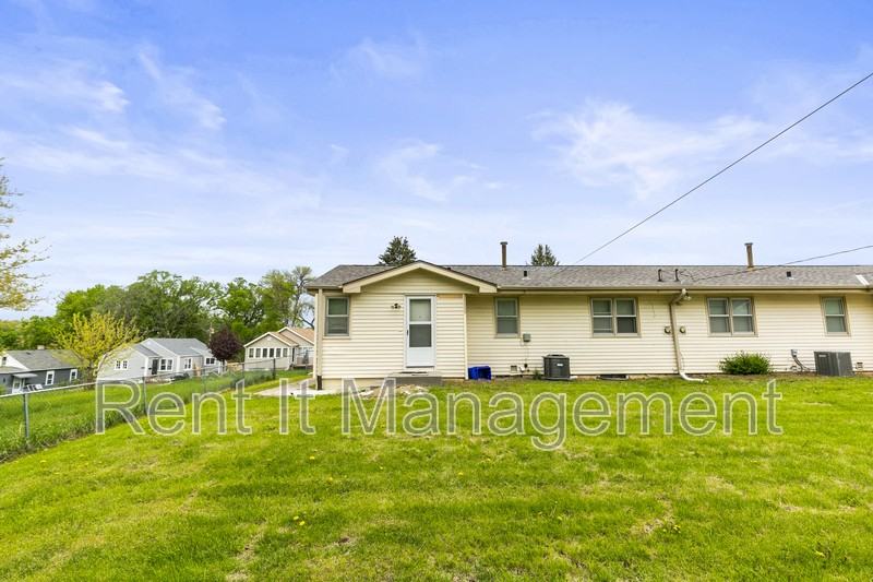 3701 Saratoga St - Photo 6 of 39
