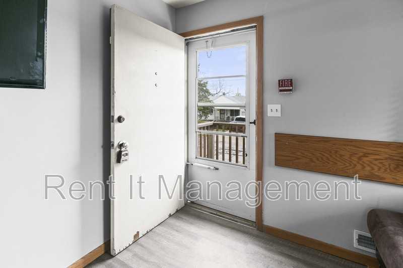 3701 Saratoga St - Photo 7 of 39