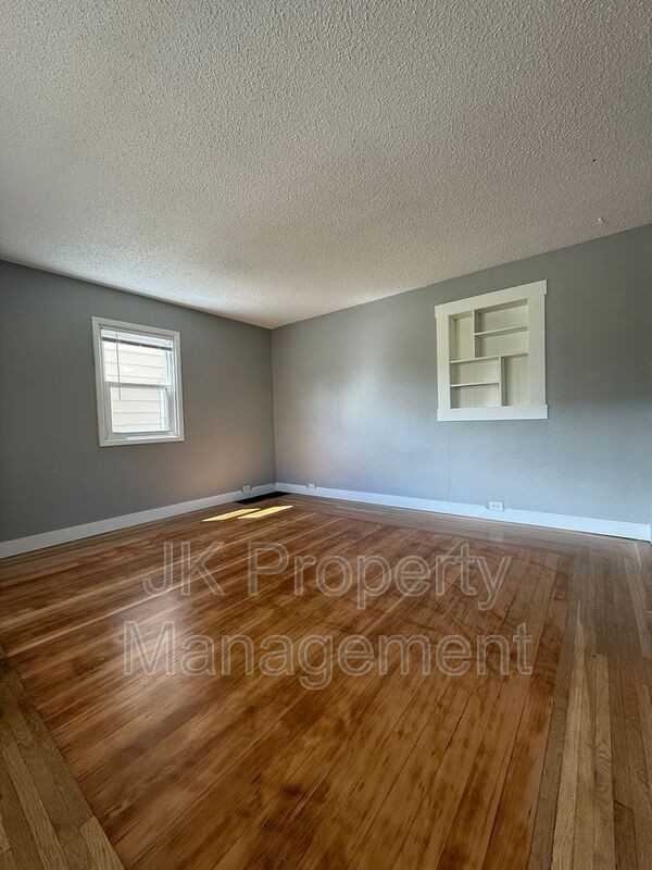 913 5th Ave N - Photo 6 of 47