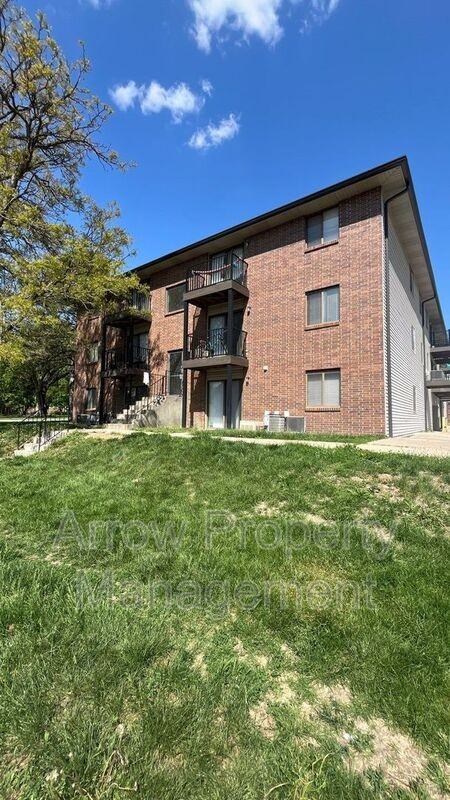 3405 Holdrege St #102 - Photo 2 of 11