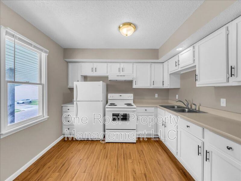 1909 Chateau Dr - Photo 3 of 17