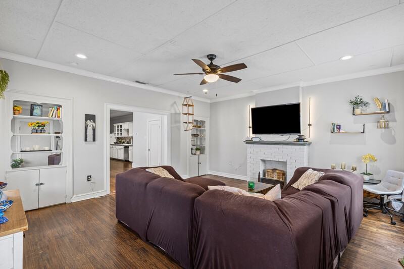 4005 Lafayette Ave - Photo 3 of 13