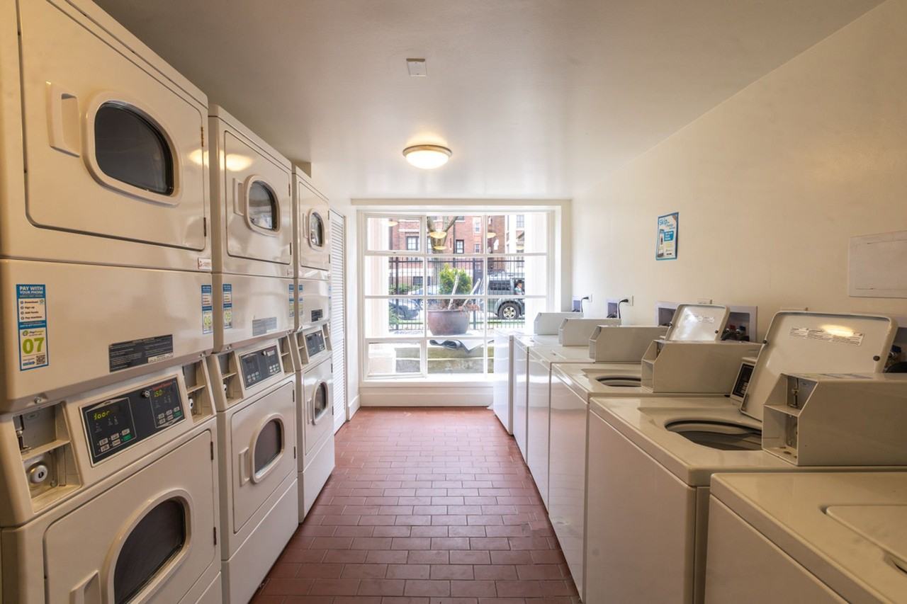 Live Right By The Lake! Charming 1 BR's and Studio's in Bustling Edgewater! - Photo 4 of 4