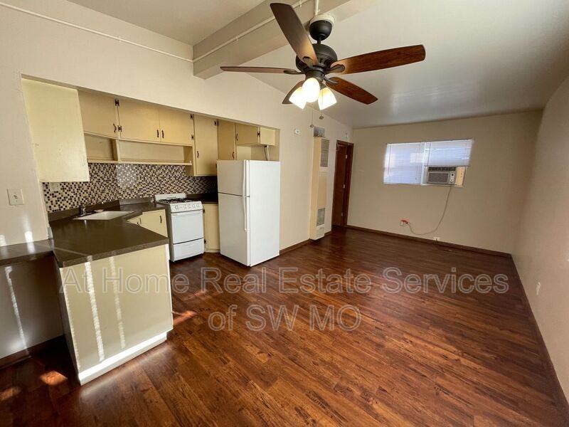 1836 S Sieger Dr - Photo 3 of 9