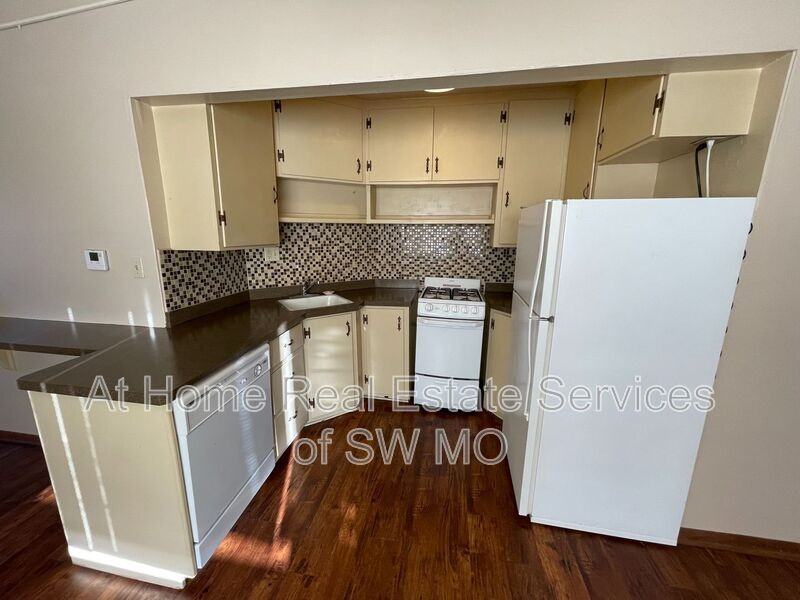 1836 S Sieger Dr - Photo 4 of 9