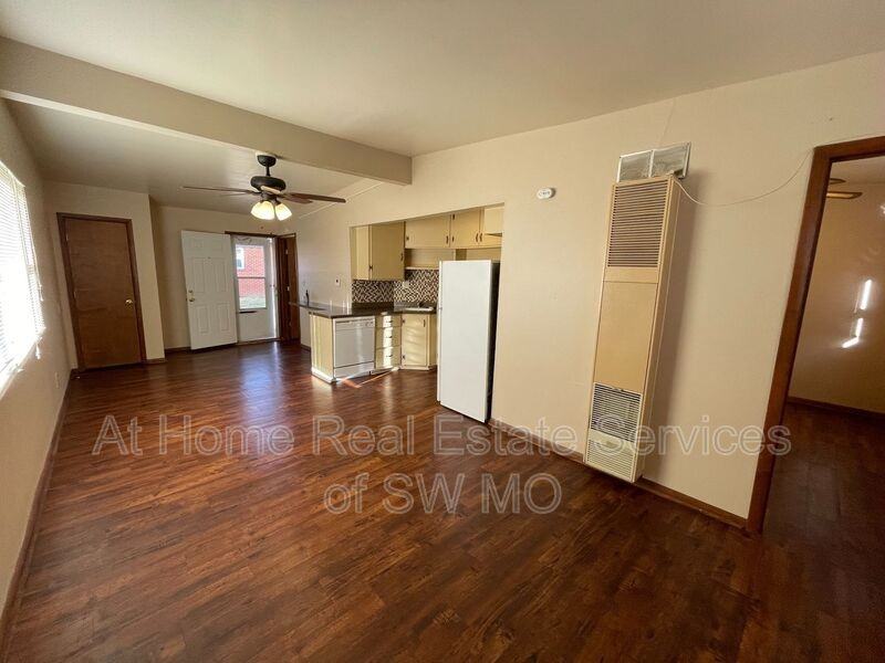 1836 S Sieger Dr - Photo 5 of 9