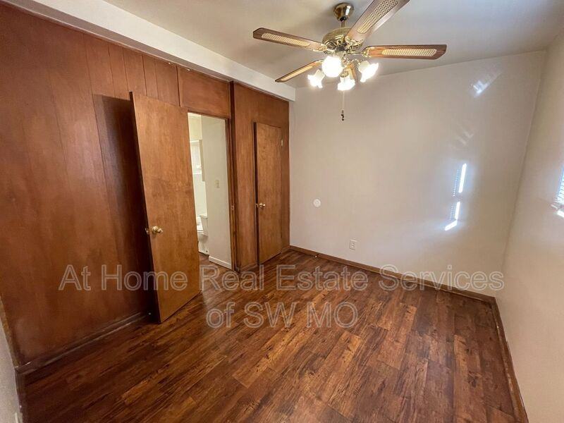 1836 S Sieger Dr - Photo 6 of 9