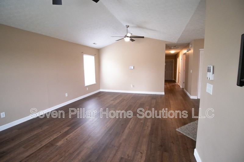 1213 Saint Clair Ave - Photo 3 of 19