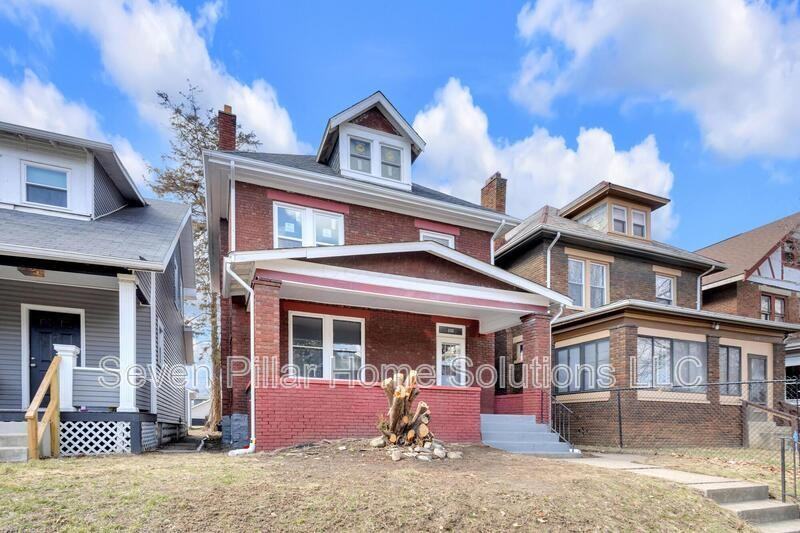 1031 Linwood Ave - Photo 3 of 42