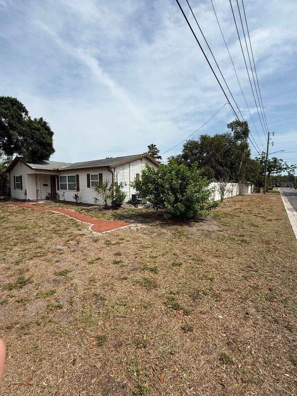 206 40th Ave Ne - Photo 2 of 16