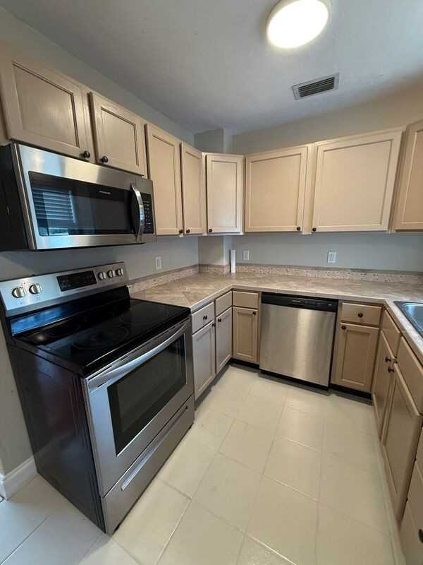 206 40th Ave Ne - Photo 3 of 16