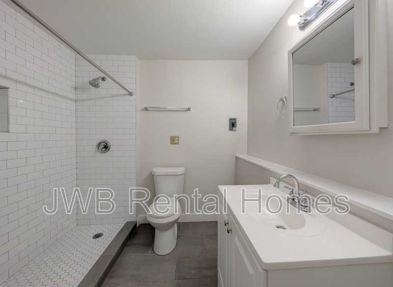 2022 Dellwood Ave #5 - Photo 6 of 8