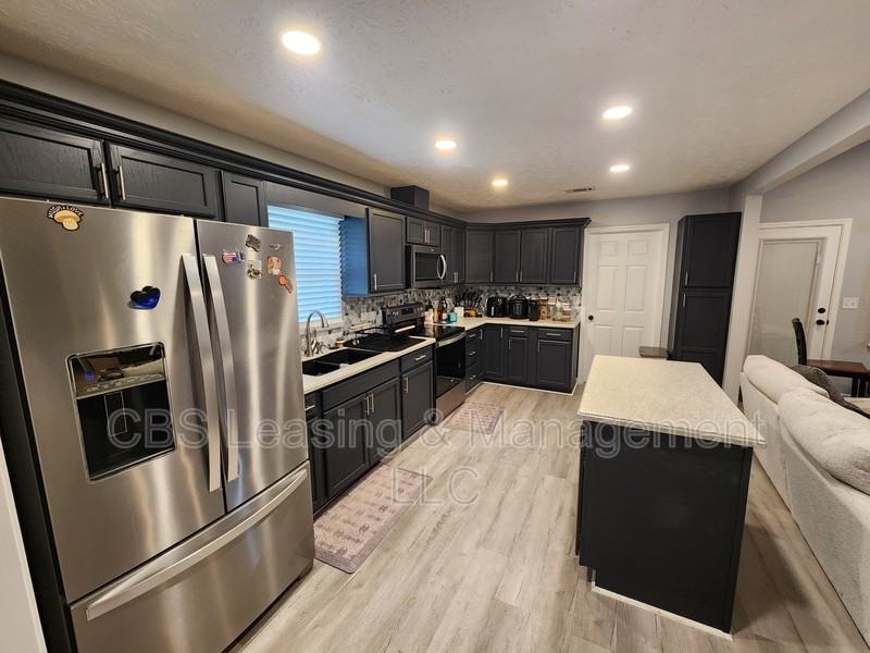5126 Stonegate Dr - Photo 4 of 20